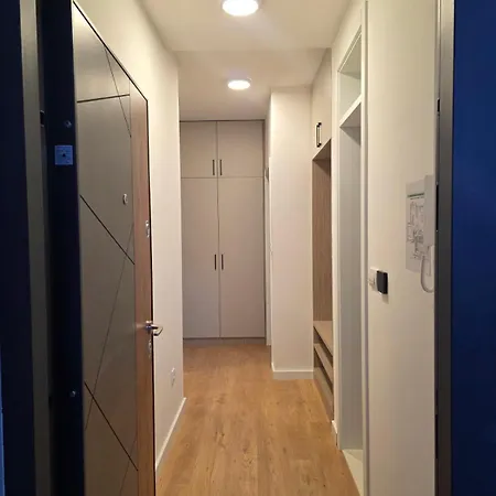 Versus アパートホテル ヤホリナ