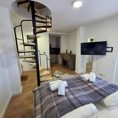 Aparthotel Versus