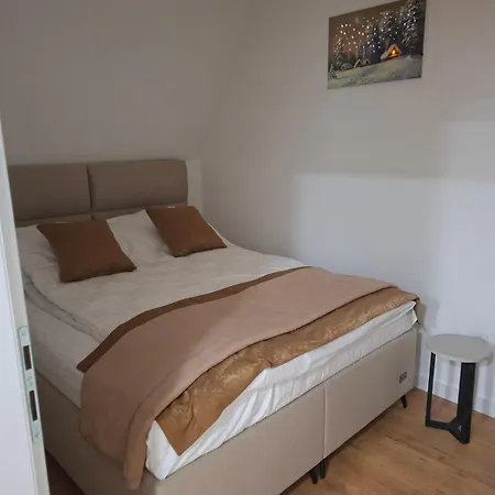Aparthotel Versus *