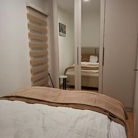 Versus Aparthotel *